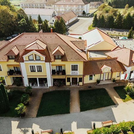Szerencsemak Panzio Διαμέρισμα Kehidakustány Εξωτερικό φωτογραφία
